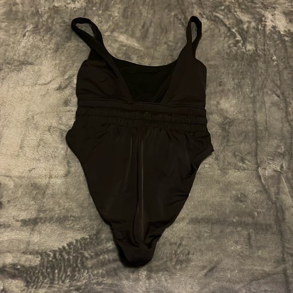 NWT Good American Waist Framer One-Piece Swimsuit - Picture 4 of 4